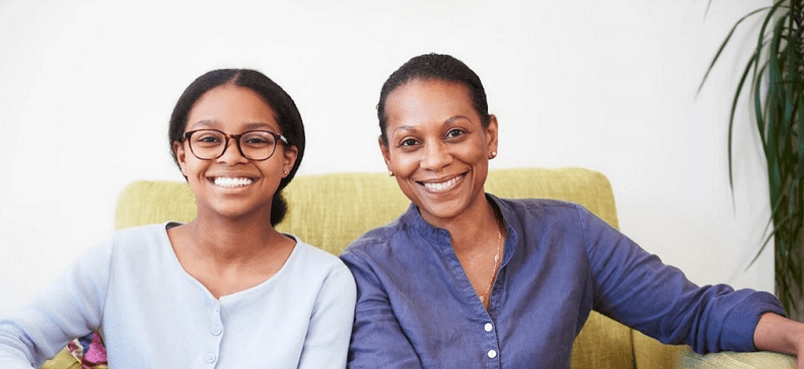 Photo of Hélène Virolan and her 14-year-old daughter, Avye Couloute